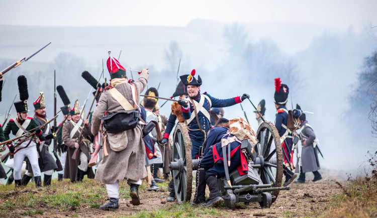 Na deset tisíc lidí přijelo na rekonstrukci bitvy u Slavkova. Davy ohromil Napoleonův Lví skok