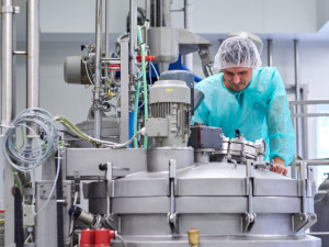 Ekzému se nemohl zbavit, tak si vyrobil vlastní kosmetickou řadu. Tím pomohl tisícovkám dalších atopiků