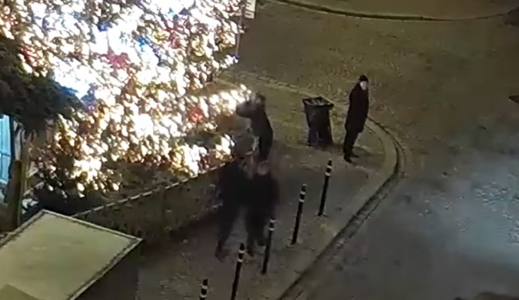 Zloději na náměstí