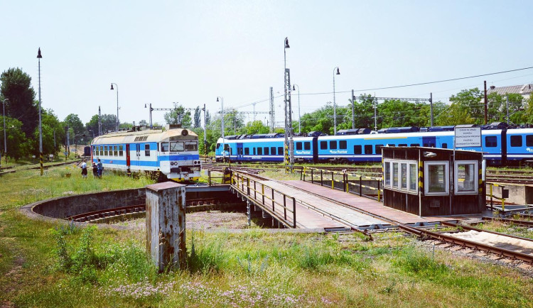 Železničáři budou týdny opravovat v Brně výhybku. Na skladě není materiál, vzkazují