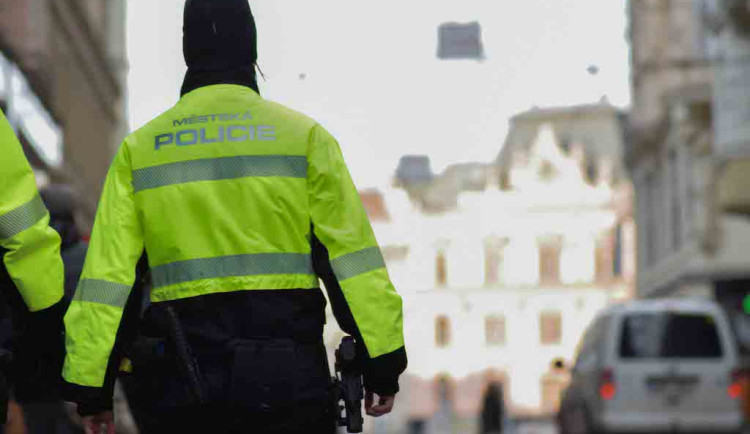 V Brně chytili muže, který krade, ale luxusně voní