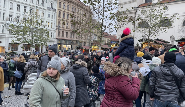 Na brněnských vánočních trzích se hodně krade, všímají si policisté