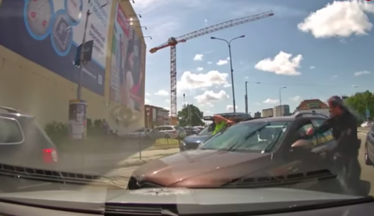 Pět let bez řidičáku a pětileté vězení. Soud trestal muže, jehož zběsilá jízda skončila v Brně