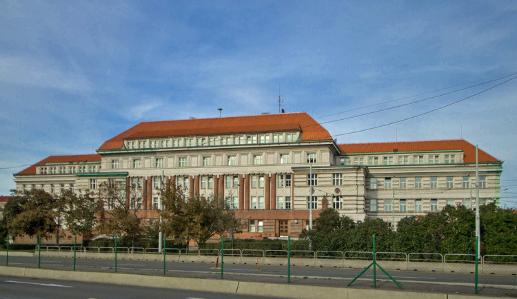 V budově soudu v Praze je nahlášená bomba