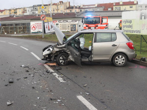 Opilý mladík předvedl zběsilou jízdu v centru Brna. Ničil auta, zábradlí a mířil na vánoční trhy