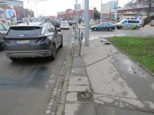 Opilý mladík předvedl zběsilou jízdu v centru Brna. Ničil auta, zábradlí a mířil na vánoční trhy