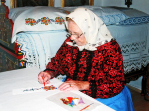 Zemřela známá jihomoravská malérečka Marie Švirgová