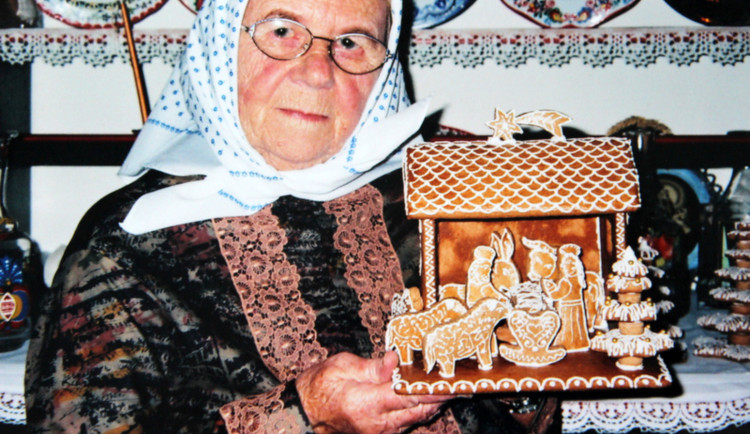 Zemřela známá jihomoravská malérečka Marie Švirgová