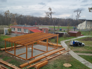 Hodonín buduje chytrou venkovní učebnu s letním kinem a kalifornskými žížalami.