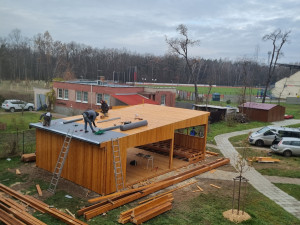 Hodonín buduje chytrou venkovní učebnu s letním kinem a kalifornskými žížalami.