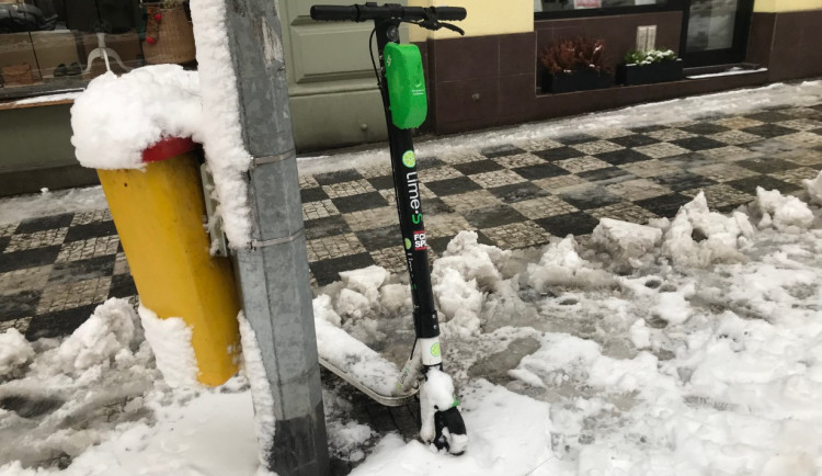 Koloběžky míří na zimu do depa. V ulicích se znovu objeví při oteplení