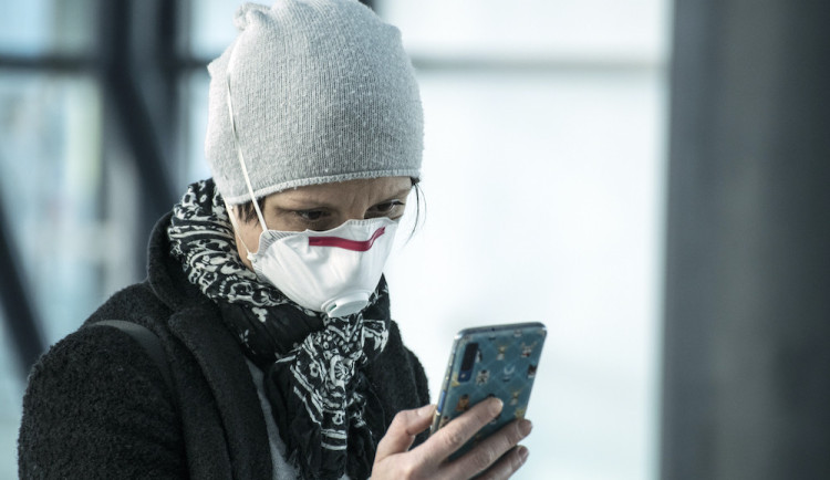 Povinné respirátory v dopravě byly letos na jaře přiměřené, říká soud