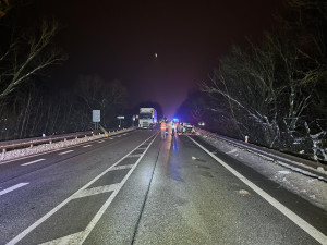 Tragická nehoda na Brněnsku. Nehodu auta s kamionem nepřežil řidič ani dítě