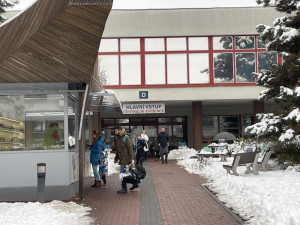 Brněnská dětská nemocnice praská ve švech. Děti čekají na ošetření až pět hodin