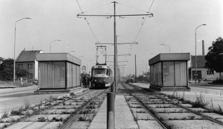 Tramvajová trať, která vede do Modřic