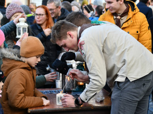Boskovice rozdávaly polévku chudým i bohatým lidem. Vybrané peníze dostanou potřební