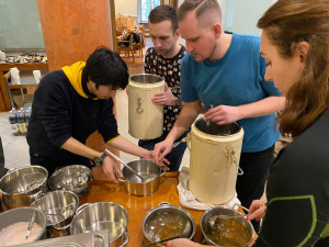 Brněnská radnice pozvala bezdomovce na svíčkovou