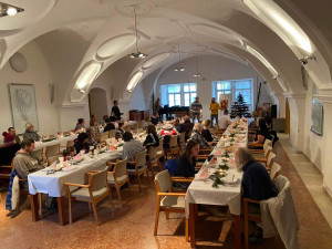 Brněnská radnice pozvala bezdomovce na svíčkovou