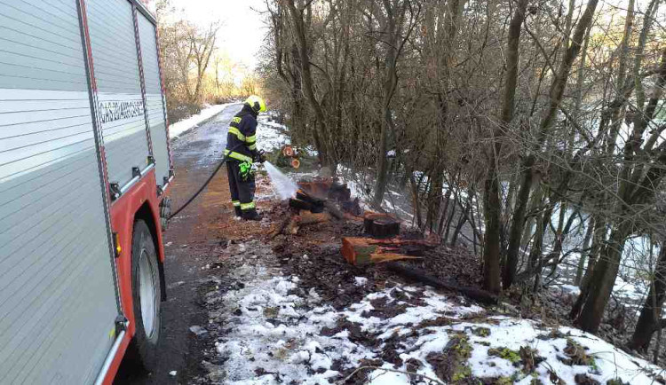 Bylo to náročné, komentují hasiči Štědrý den. Řešili nehodu v Brně nebo neposednou kočku