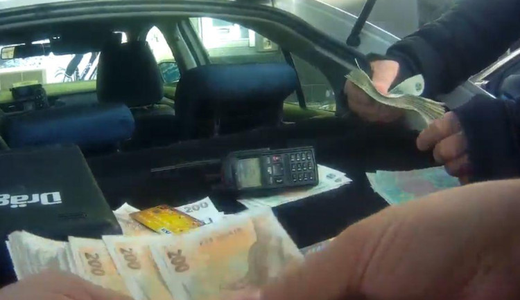 Nález v brněnském bankomatu