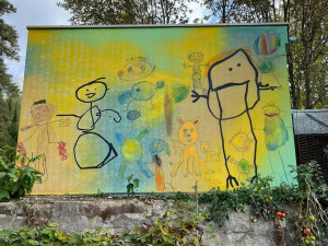 Trafostanici Viniční u MŠ Šaumannova v Brně zdobí motivy dětí z místní školky