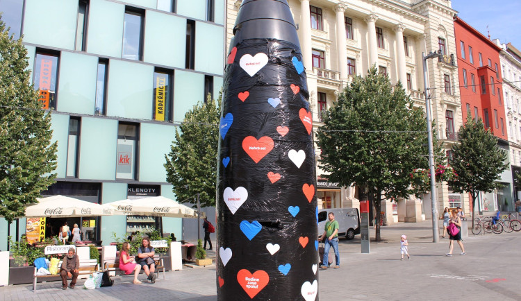 Čtyřnohý pes, plivající cyklista nebo matka na houby. Připomeňte si příhody mužů, žen a zvířat z Brna v roce 2022