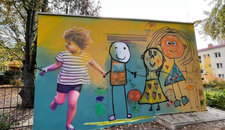 Trafostanici Viniční u MŠ Šaumannova v Brně zdobí postavičky na motivy dětí z místní školky