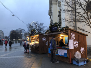 Brno slaví ukrajinské Vánoce. U sochy Jošta voní šašliky i boršč