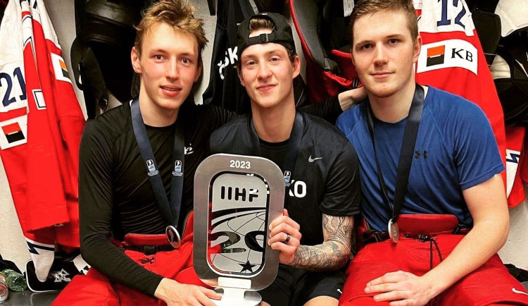 Eduard Šalé, Jakub Brabenec a Stanislav Svozil slaví stříbro