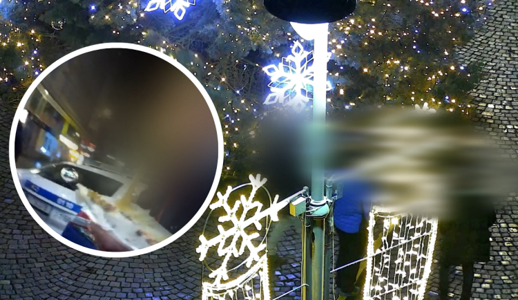 Muž v Brně utrhl ze vánočního stromu baňku a šel s ní na kebab