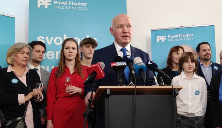 Ve druhém kole plně podporuji Petra Pavla. Je potřeba spojit síly, aby byla republika v dobrých rukou, říká Pavel Fischer