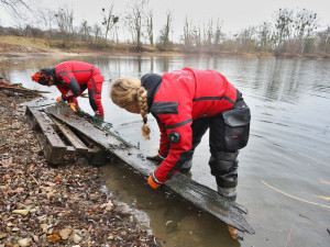 Řeka Dyje vydala vzácný nález. Archeologové objevili plavidlo z raného novověku