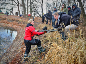 Řeka Dyje vydala vzácný nález. Archeologové vytáhli plavidlo z raného novověku