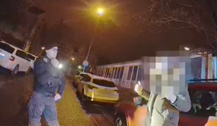 Opilý řidič se oháněl právníkem, pak volal mamince i přítelkyni