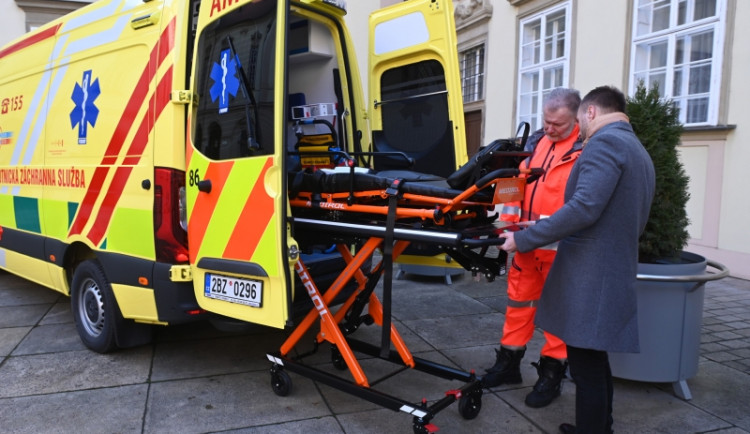 Brněnští záchranáři dostali jednotku intenzivní péče na kolech