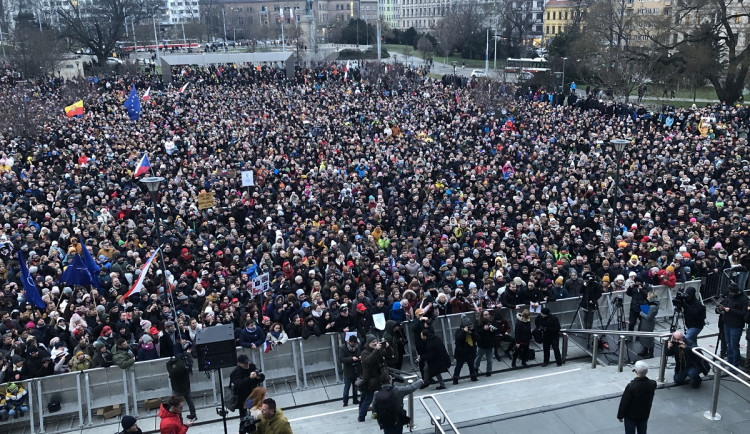 Dav v Brně vítal generála Pavla. Nenechte se zastrašit, vyzval generál