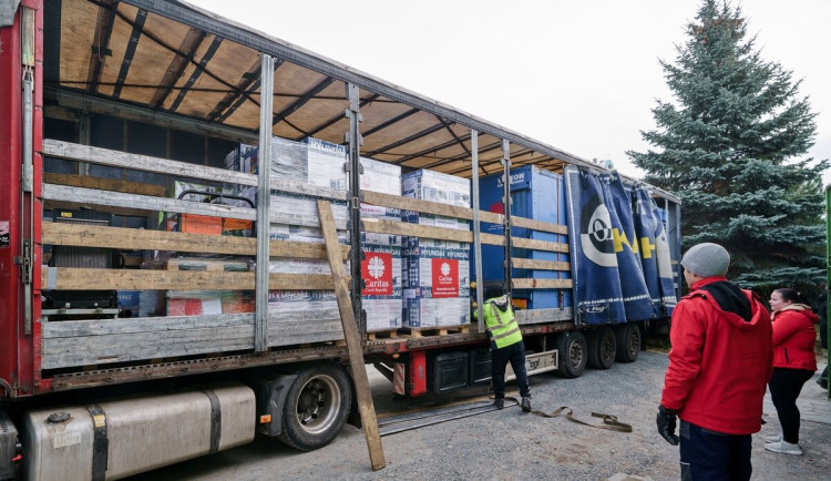 Elektrocentrály pro Ukrajinu: charita zajistila i osmitunový generátor pro vodárnu