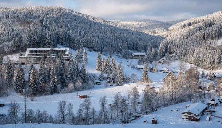 Lyže, termální bazény, saunové rituály i frgál, vyrazte na dovolenou do Velkých Karlovic