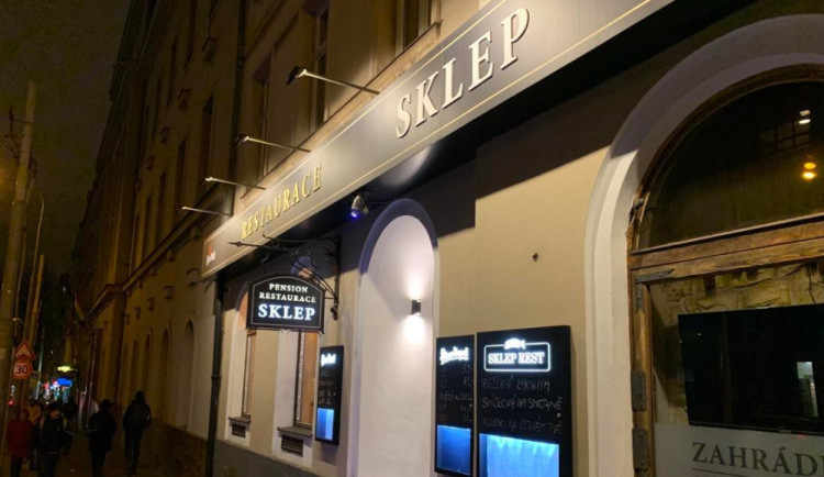 Hospoda na Žižkově rozdává rum za Babišovy volební lístky