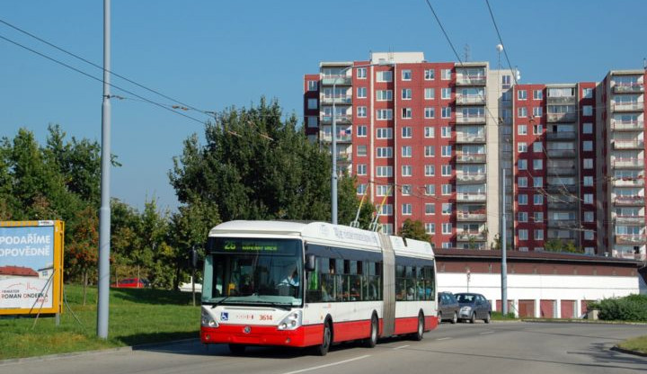 Brněnskou MHD jezdil sám čtyřletý chlapec, který neznal své jméno. Utekl tetě