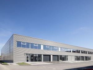 Bývalý areál Zetoru v Brně dále ožívá, nechybí v něm ani multifunkční CTBoxy