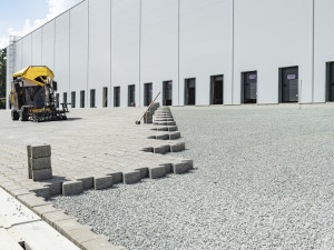 Bývalý areál Zetoru v Brně dále ožívá, nechybí v něm ani multifunkční CTBoxy