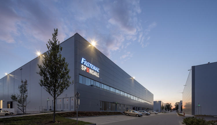 Bývalý areál Zetoru v Brně dále ožívá, nechybí v něm ani multifunkční CTBoxy