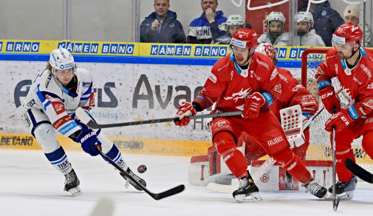 Kometa deklasovala Třinec a bere čtvrtou výhrou v řadě. Hattrickem se blýskl Šalé