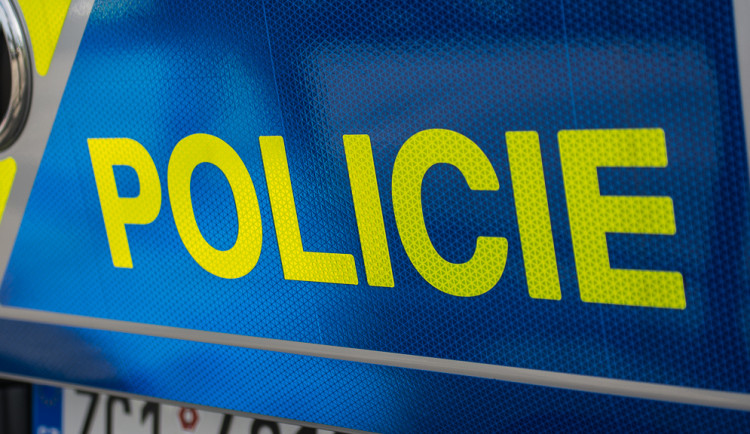 Z pravidel a zákazů si nic nedělá. Muž se zákazem řízení způsobil nehodu v centru Žďáru, poté nadýchal skoro 2,5 promile