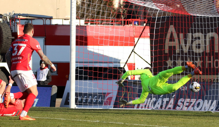 Fotbalisté Zbrojovky favorita nezaskočili. Zápas s Plzní ztratili ve druhé půli