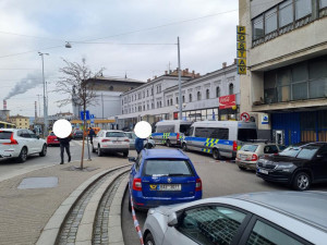 Bomby ve vlaku i na brněnské poště. Policisté řeší anonymní oznámení