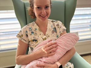 Lékaři našli ve znojemském babyboxu Kačenku. Byla zabalená do trička