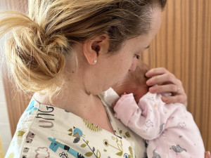 Lékaři našli ve znojemském babyboxu Kačenku. Byla zabalená do trička