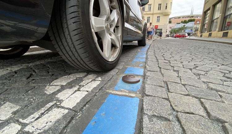 Brno nabobtná novými modrými zónami. Za parkování zaplatí lidé i z okraje města